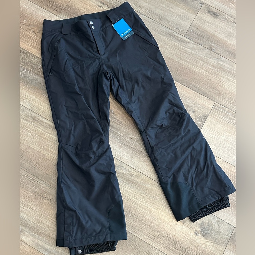 NWT Columbia Omni Tech Black Snow Ski Pants, Women’s Large Short!